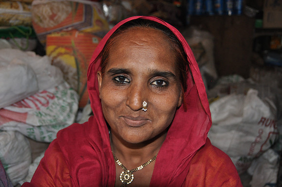 Widows and their daughters begging for food on Delhi streets (6)