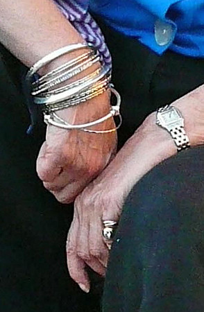 encounter between old romanian woman and Vera Grodzinsky, restitution claimant in front of abandoned synagogue in carei (9).JPG