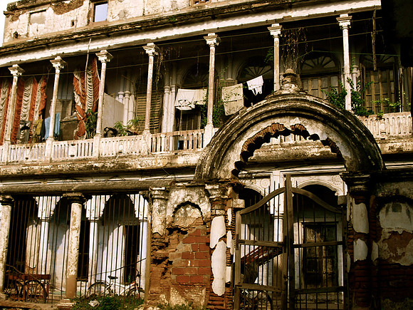 Abandoned Bengali Palace in Varanasi