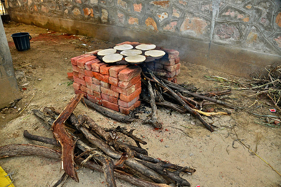 chapati making in hati gau