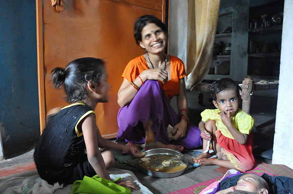 Khajaraho Women and her Children