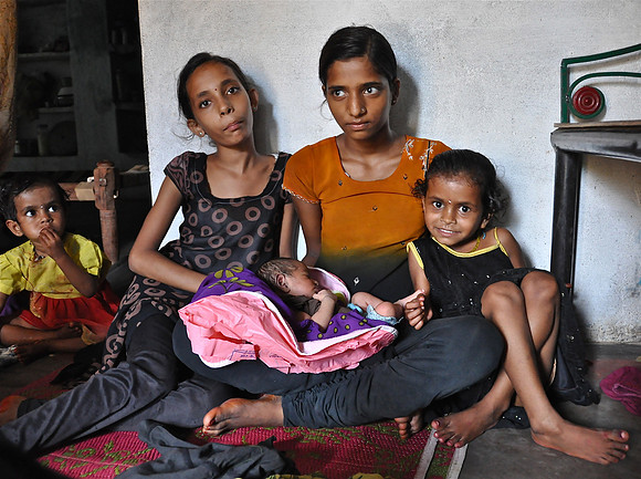 Khajaraho Women and her Children