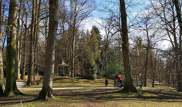 Social distancing  Bad Hall Schloss Park