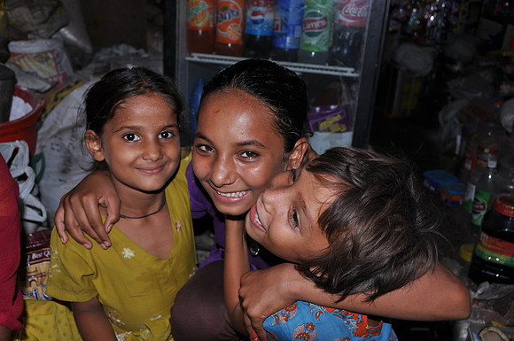 Widows and their daughters begging for food on Delhi streets (5)